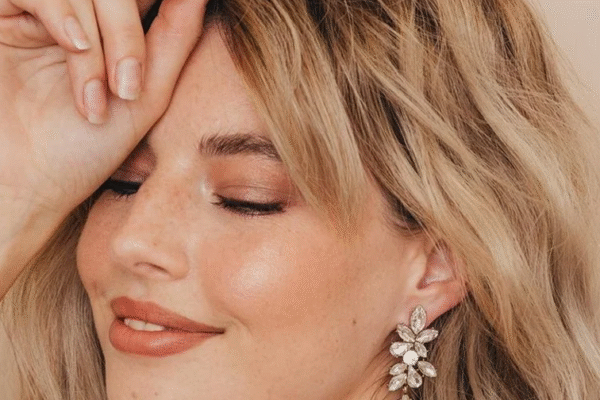 How to wear earrings with different hairstyles How-to-wear-earrings-with-different-hairstyles