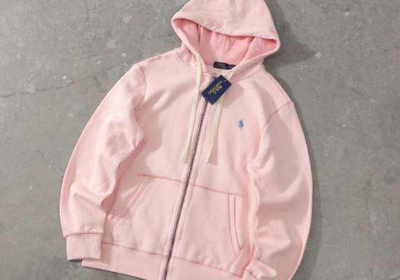How to Wear Your Hoodie for a Sporty-Chic Look